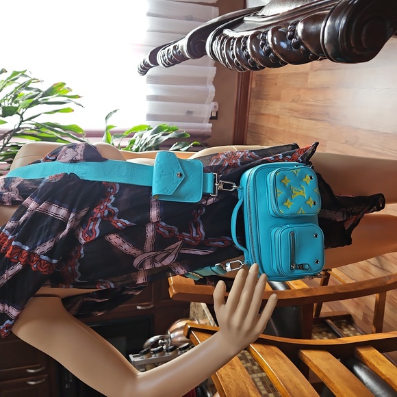 Louis Vuitton Sold Out Limited Edition Crossbody - Picture 2 of 10